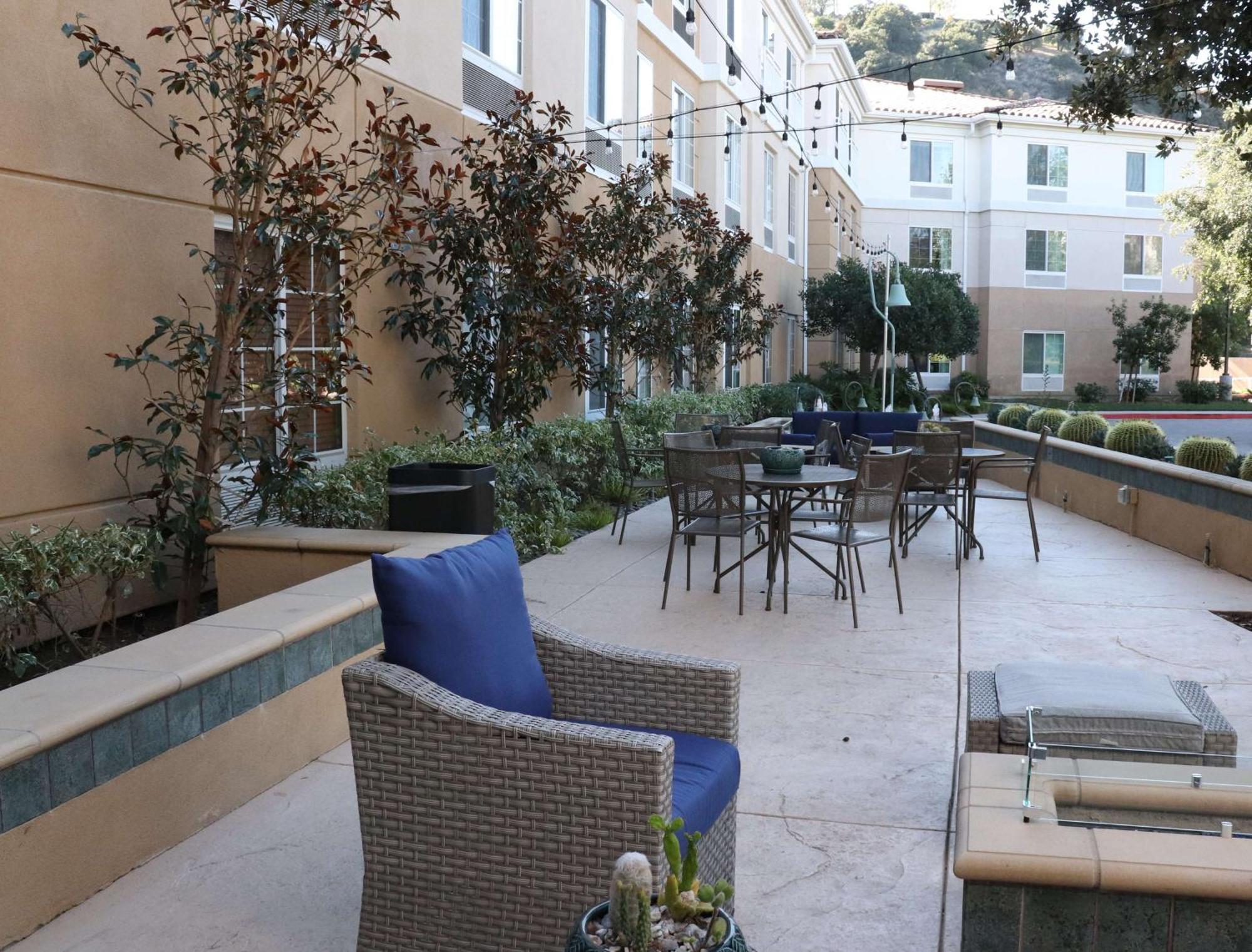Hilton Garden Inn Calabasas Buitenkant foto