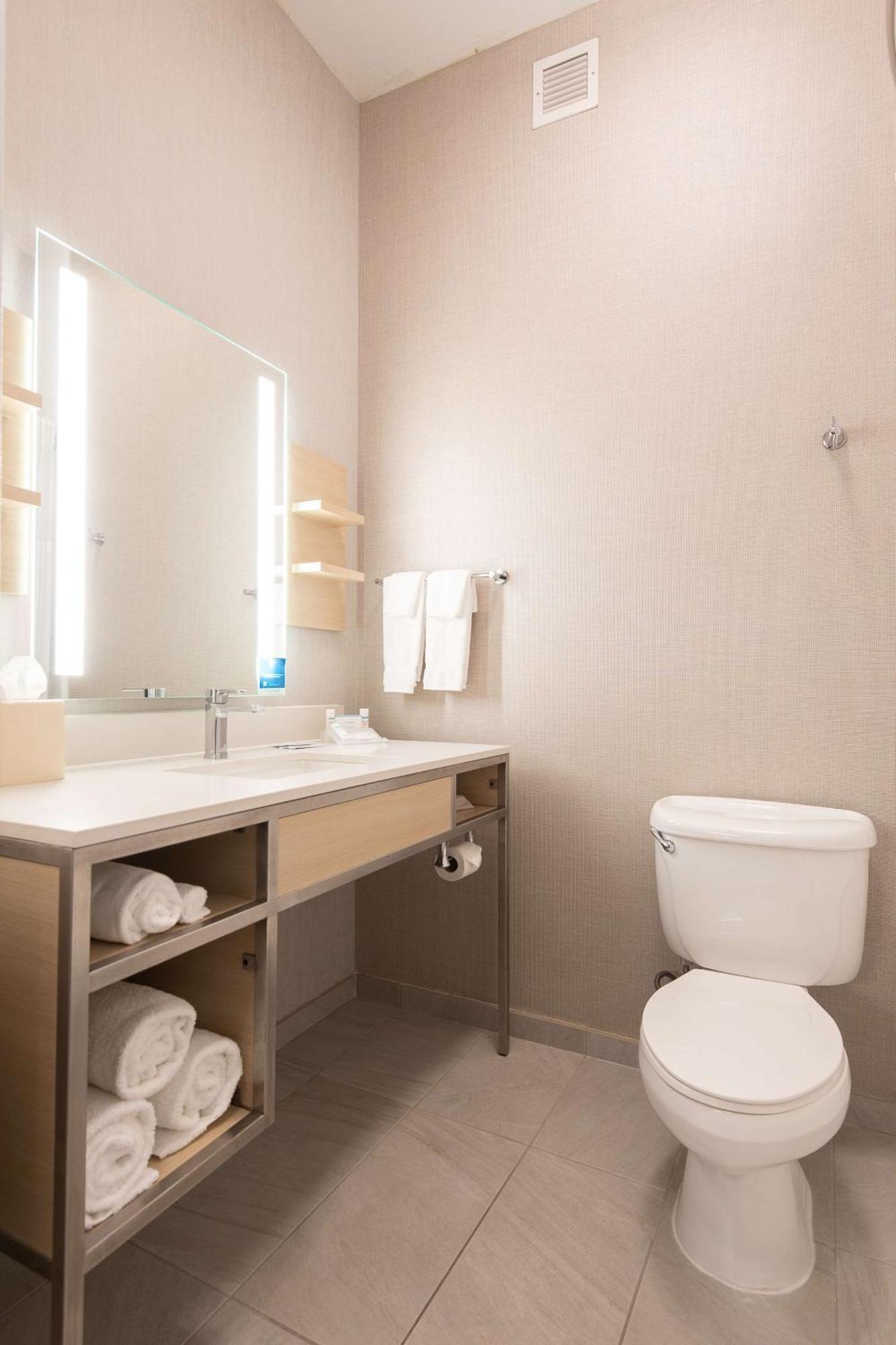 Hilton Garden Inn Calabasas Buitenkant foto